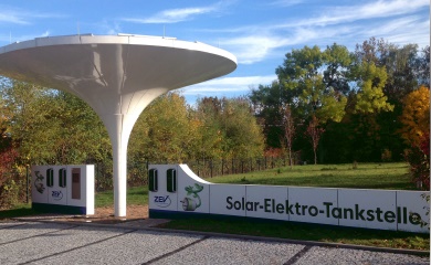 Solar-E-Tankstelle